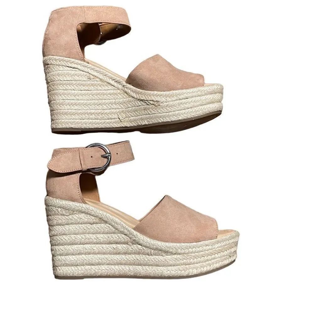 Nine West tan platform wedge sandals 4” heel and 1 1/2 “ platform in front 7 M